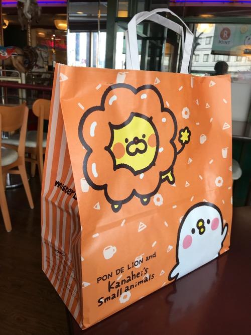 ミスタードーナツの福袋（ミスドゆるっと福袋2018）の袋（ポンデライオン、カナヘイの小動物 ピスケ） フジグラン松山店にて