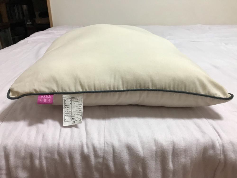 1年間使用したハルカスタイルの枕の厚み