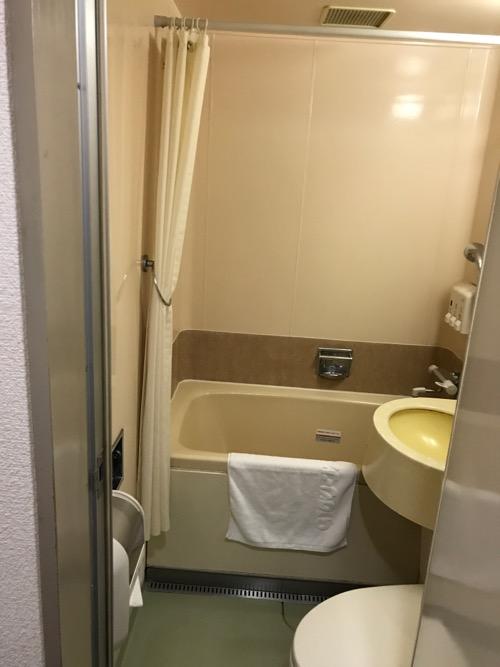 ホテルエコノ金沢駅前のシングルルームのトイレとお風呂