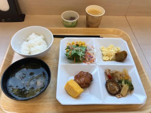 スーパーホテル岡崎のバイキング形式の無料朝食