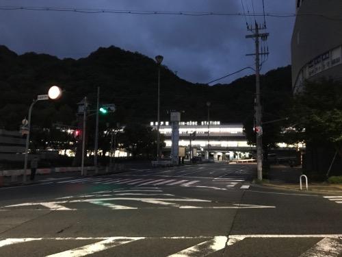 新神戸駅前の交差点（2017年10月23日午前5時48分頃）