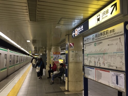 東京メトロ明治神宮前〈原宿〉駅のホーム