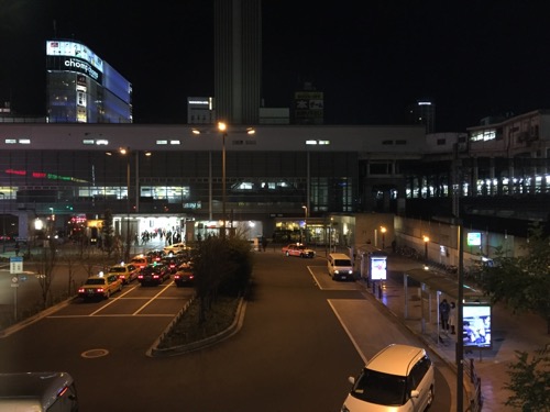 マクドナルド秋葉原駅前店2階窓際席からの夜の眺め