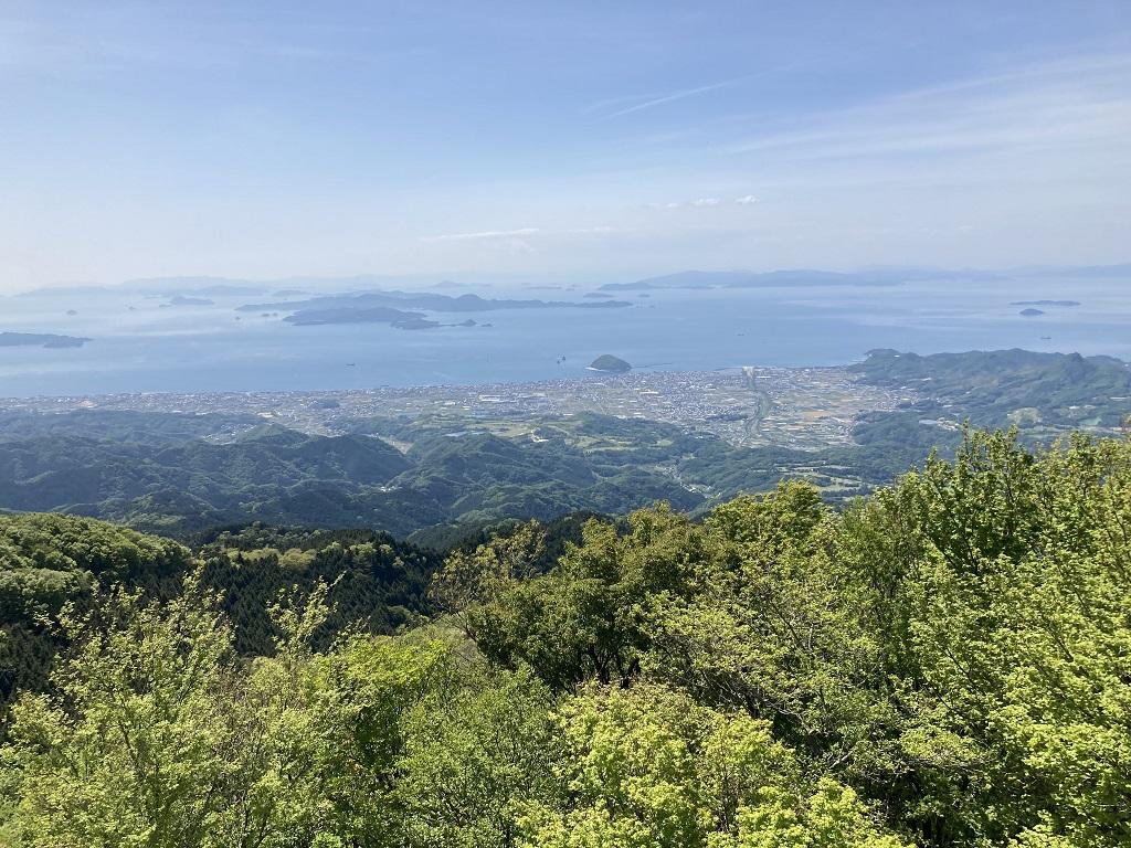 高縄山展望台から眺める瀬戸内海、鹿島