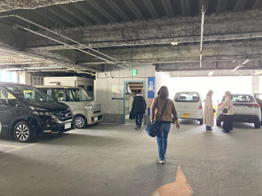 ひろめ市場の立体駐車場