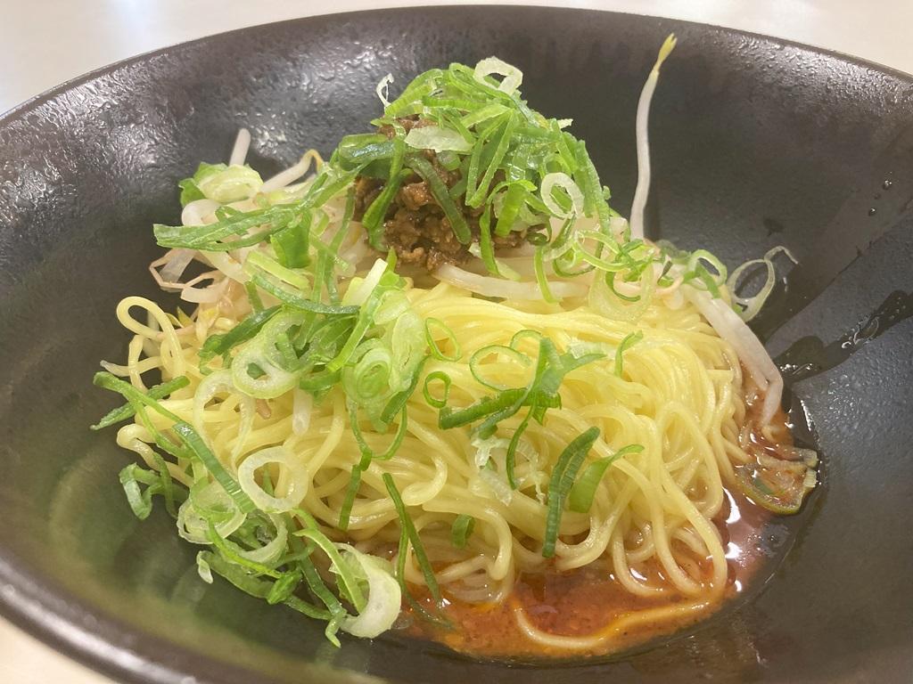 松山市役所地下1階食堂の汁なし担々麵