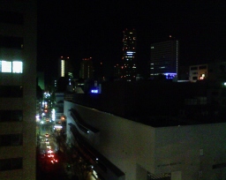 アパホテル横浜関内の室内窓から眺めた夜景